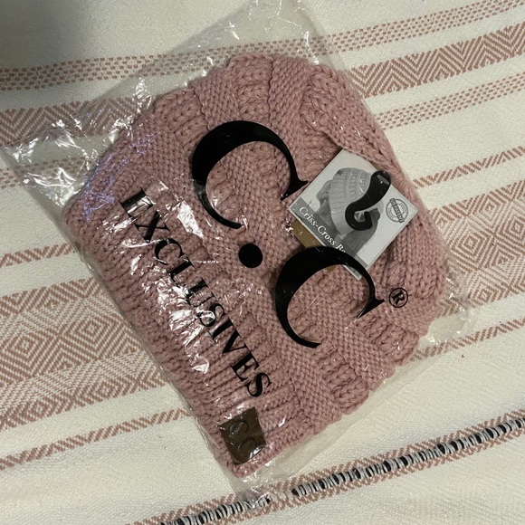 Blush colored CC beanie criss cross - Picture 4 of 5